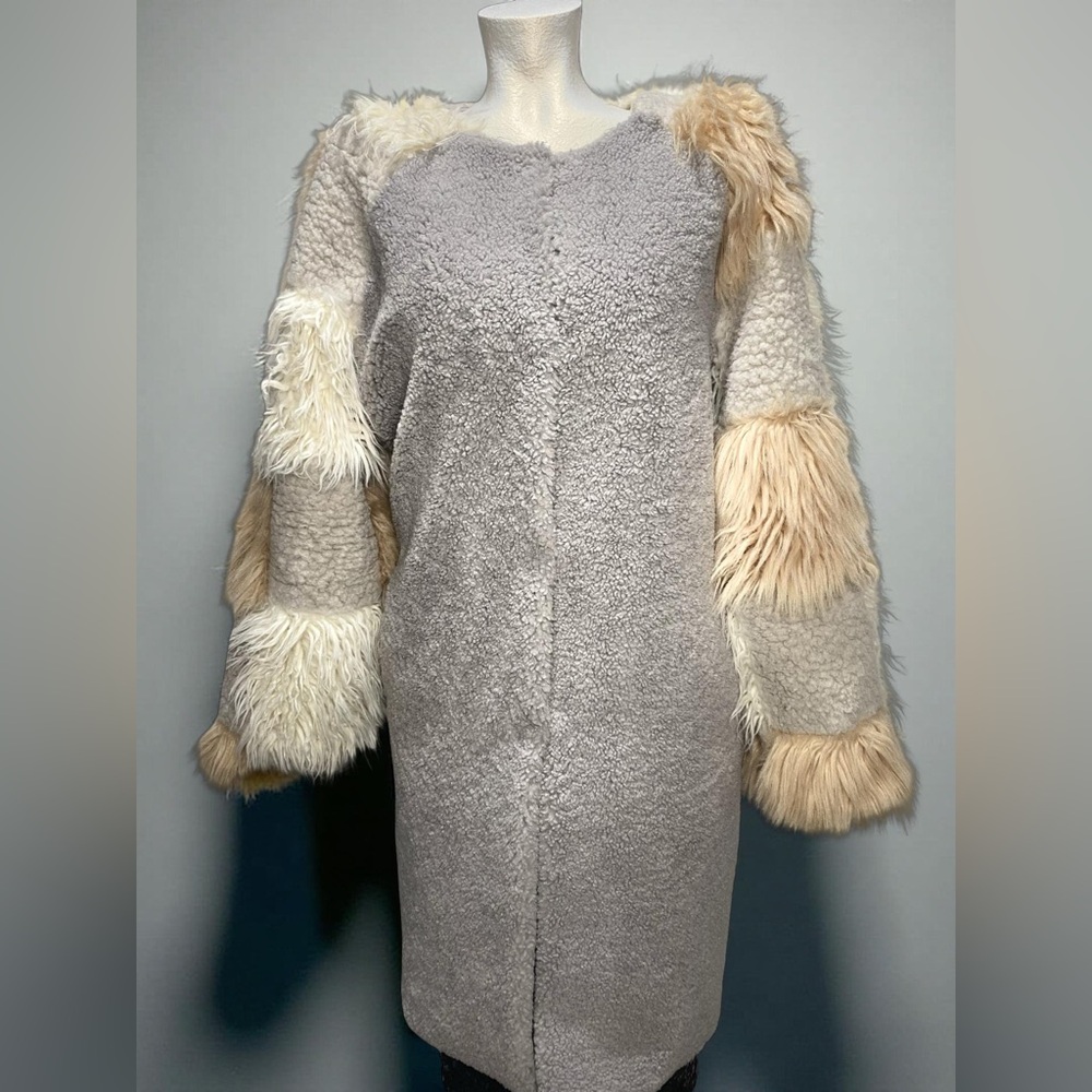 SHOW Stopper faux fur clasp for closing in front Elegant Gray and CreamJacket